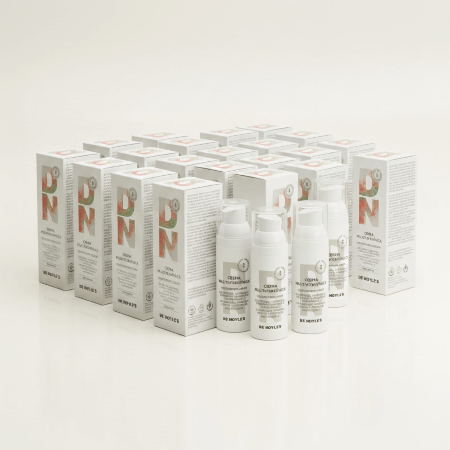 Expositor con envases y cajas de la Crema Multivitamínica DE NOYLE’S – tratamiento nutritivo y antiedad con vitaminas.